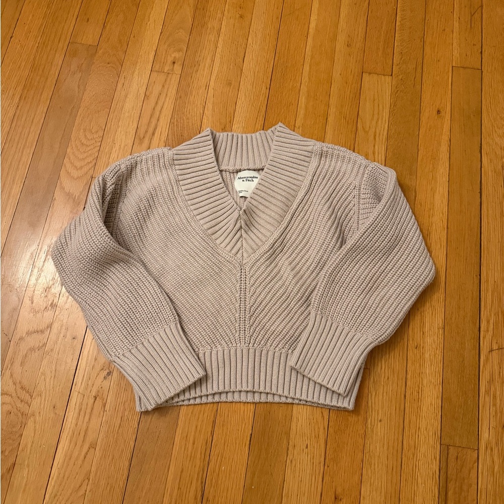 Abercrombie & Fitch Light Taupe V-Neck Sweater